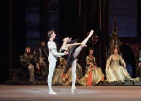 Ekaterina Shipulina & Vladimir Neporozhny in Swan Lake