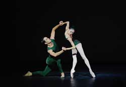 Yuan Yuan Tan and Damian Smith in 'Continuum'