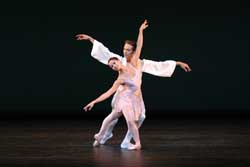 Vanessa Zahorian and Gonzalo Garcia in 'Ballo della Regina'