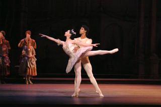 Tamara Rojo as Princess Aurora and Carlos Acosta as Prince Florimund