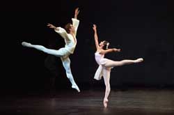 Vanessa Zahorian and Gonzalo Garcia in 'Ballo della Regina'