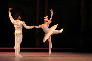 Tamara Rojo as Princess Aurora and Carlos Acosta as Prince Florimund